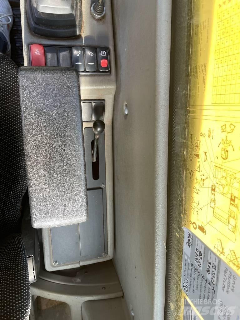Yanmar B 95 W Pelle sur pneus