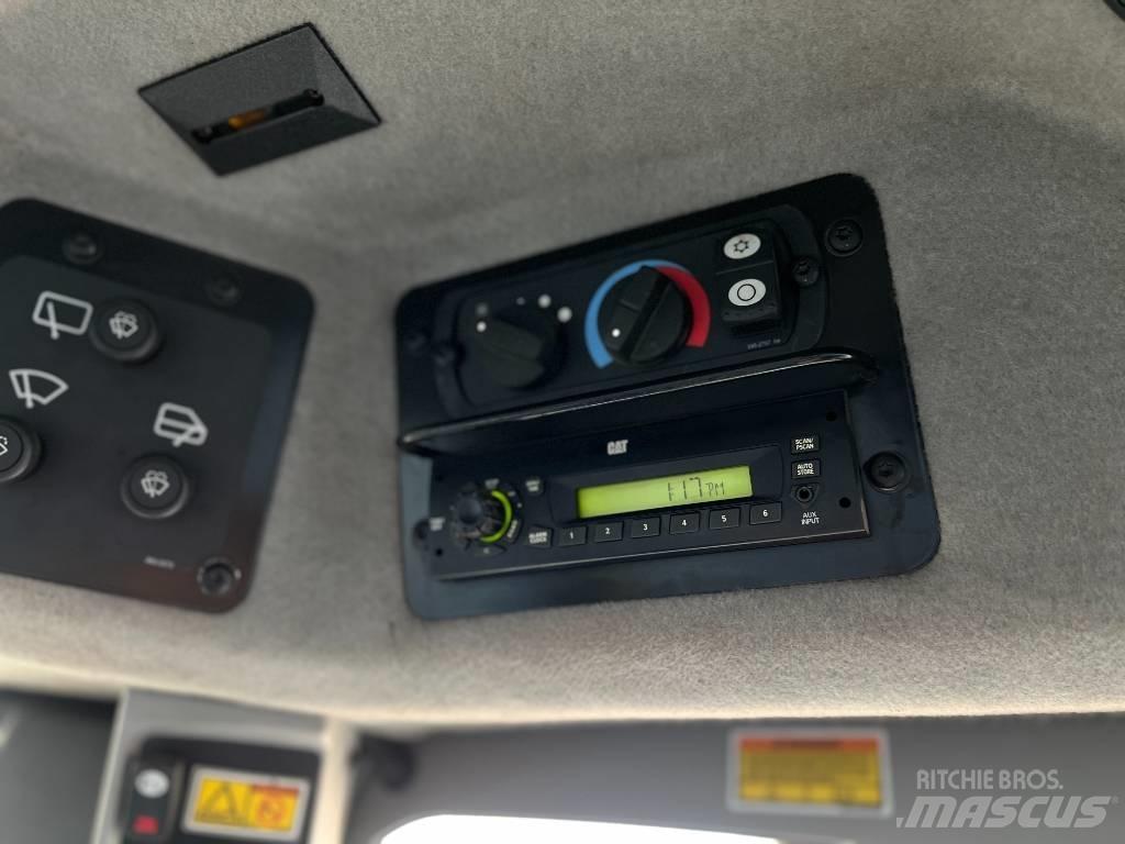 CAT 140M Niveleuse