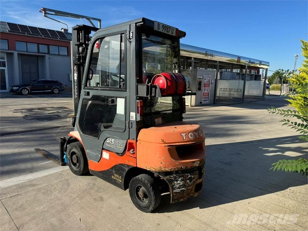 Toyota 7FGF25 Chariots GPL