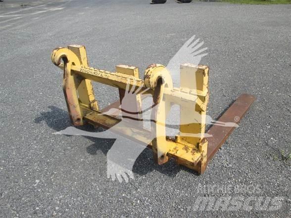  CE LOADER Fourches