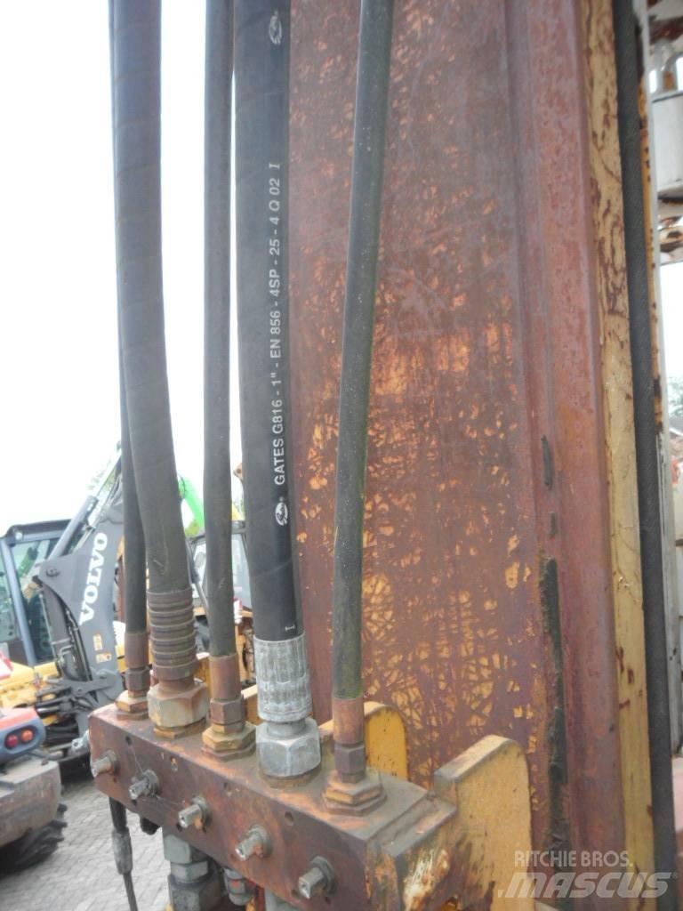 Liebherr R 942 Pelle enfonce-pieux