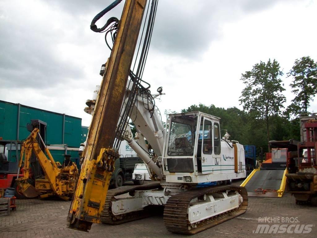Liebherr R 942 Pelle enfonce-pieux