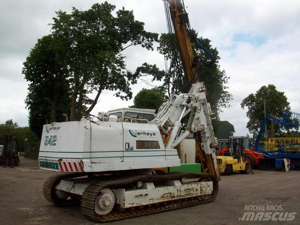 Liebherr R 942 Pelle enfonce-pieux