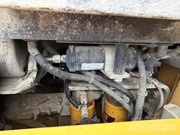 CAT 963D Chargeuse sur pneus
