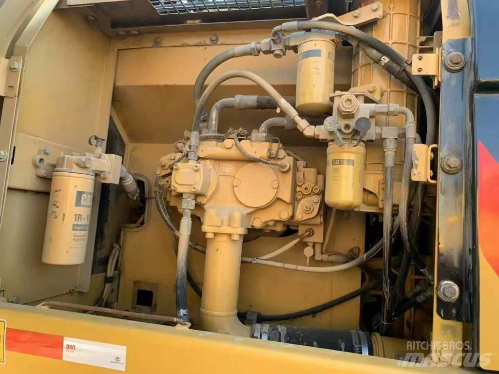 CAT 329 D Pelle sur chenilles