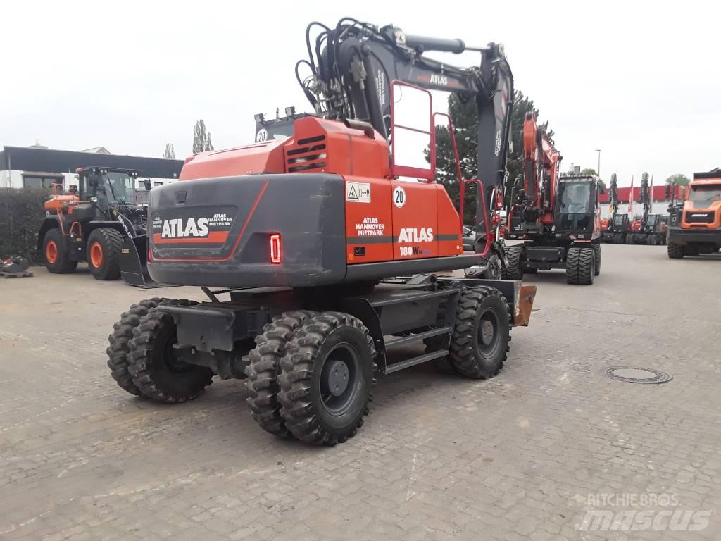 Atlas 180WSR Pelle sur pneus