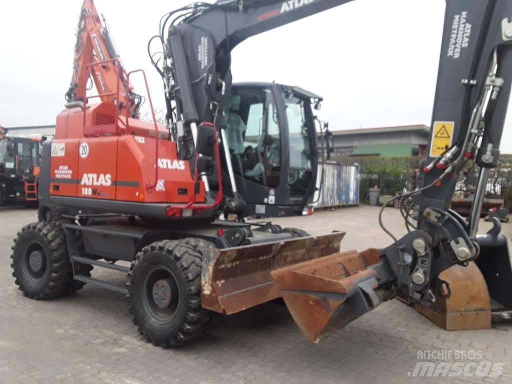 Atlas 180WSR Pelle sur pneus