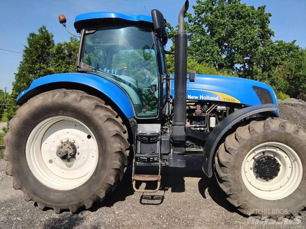 New Holland T7030 Tracteur