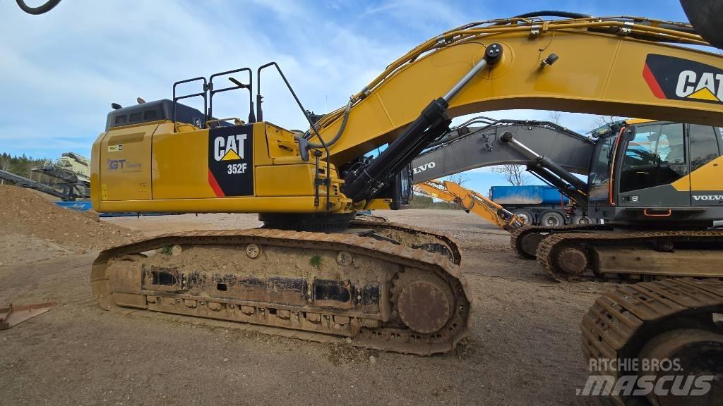 CAT 352 F Pelle sur chenilles