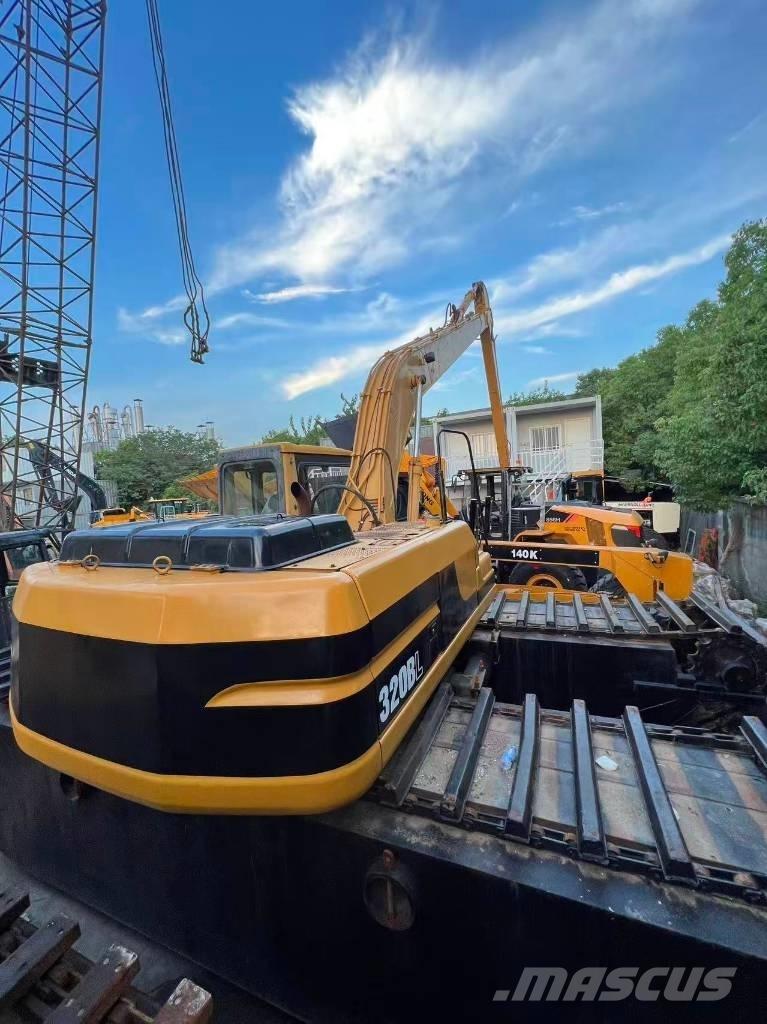CAT 320 B L Pelles amphibies