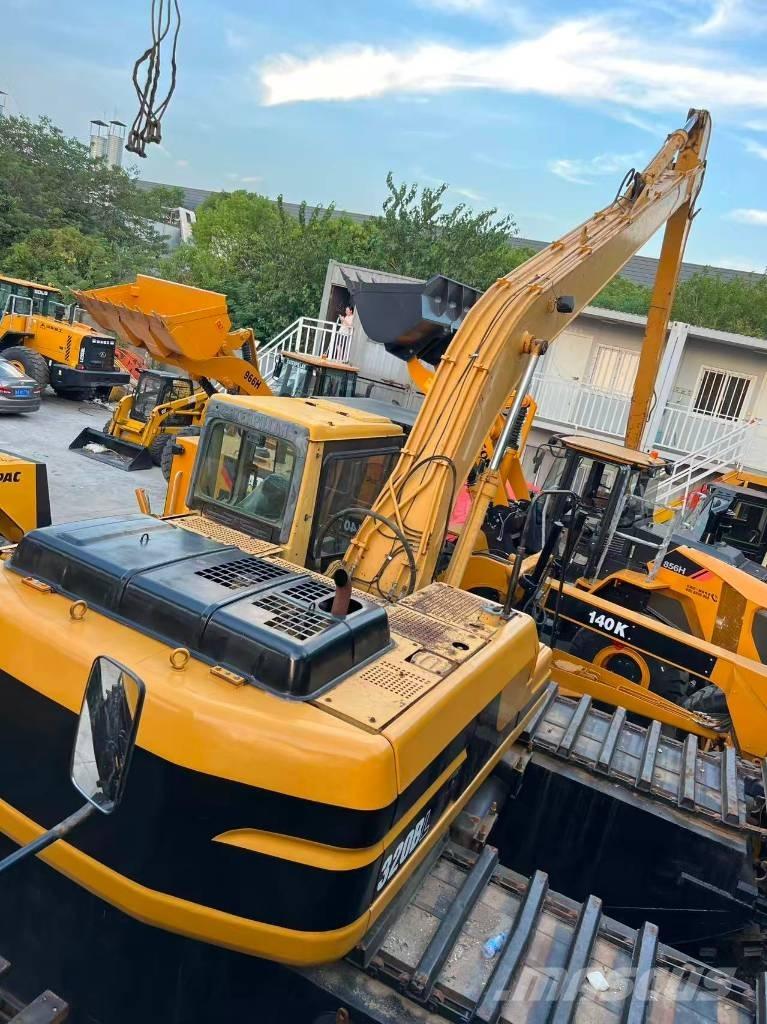 CAT 320 B L Pelles amphibies