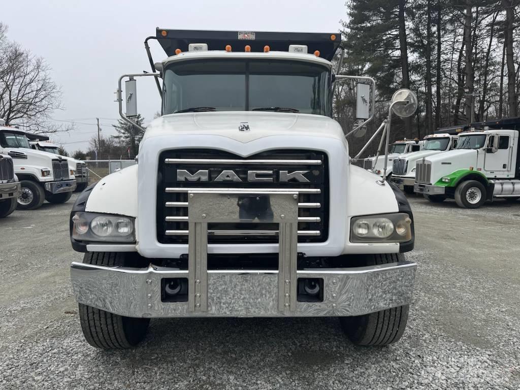 Mack CTP 713 Camion benne