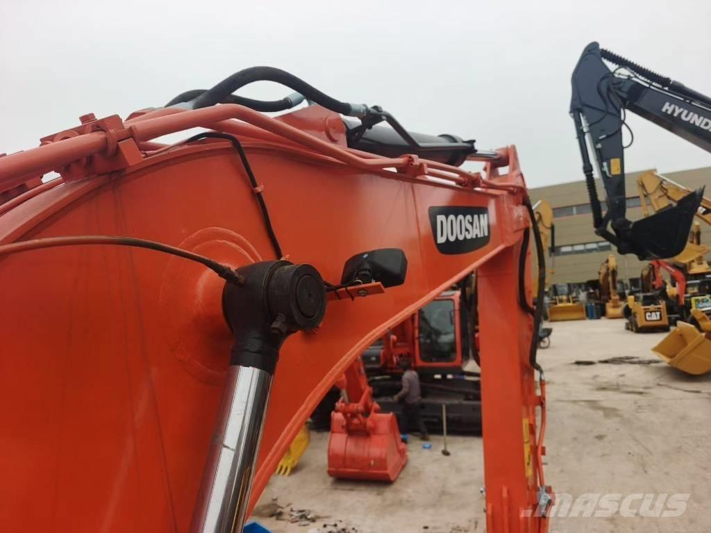 Doosan DX 140 Pelle sur chenilles