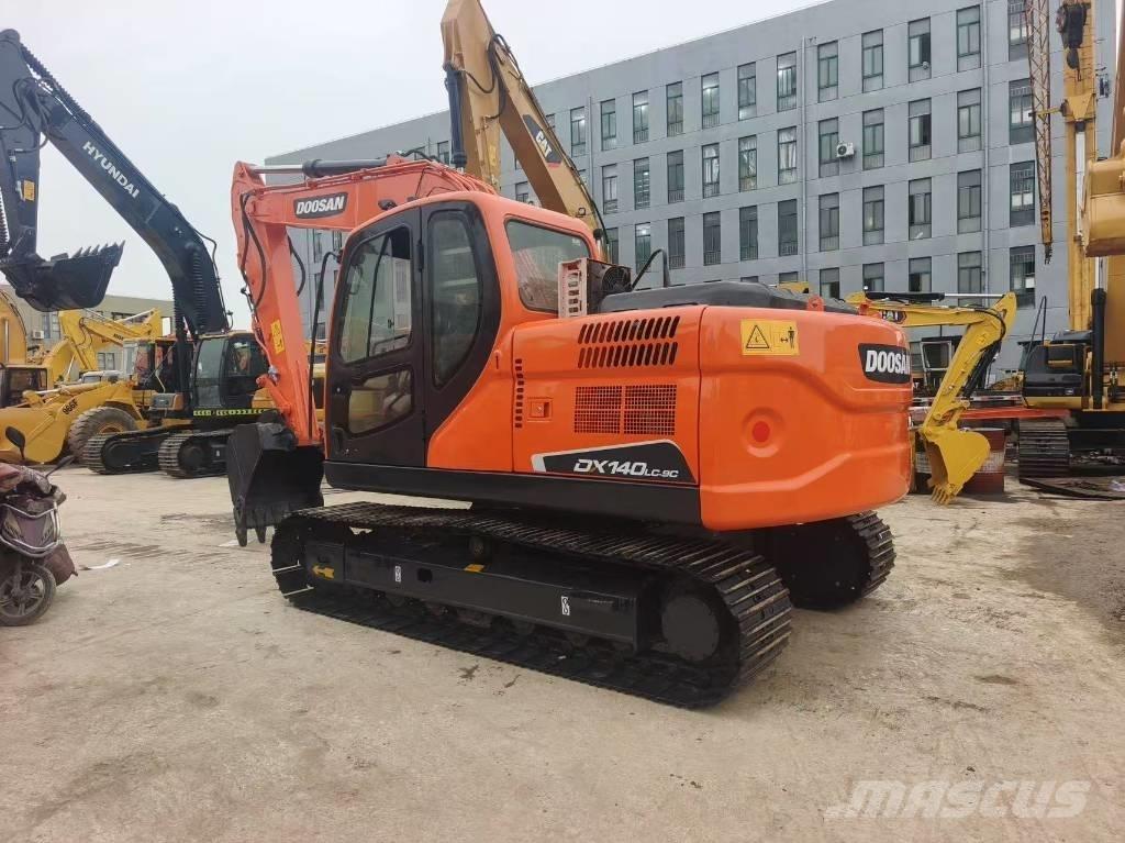 Doosan DX 140 Pelle sur chenilles