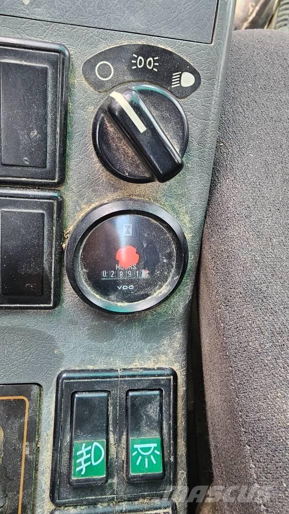 Volvo EW 140 B Pelle sur pneus