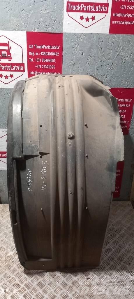 Scania 94 D.   1408466 Cabines