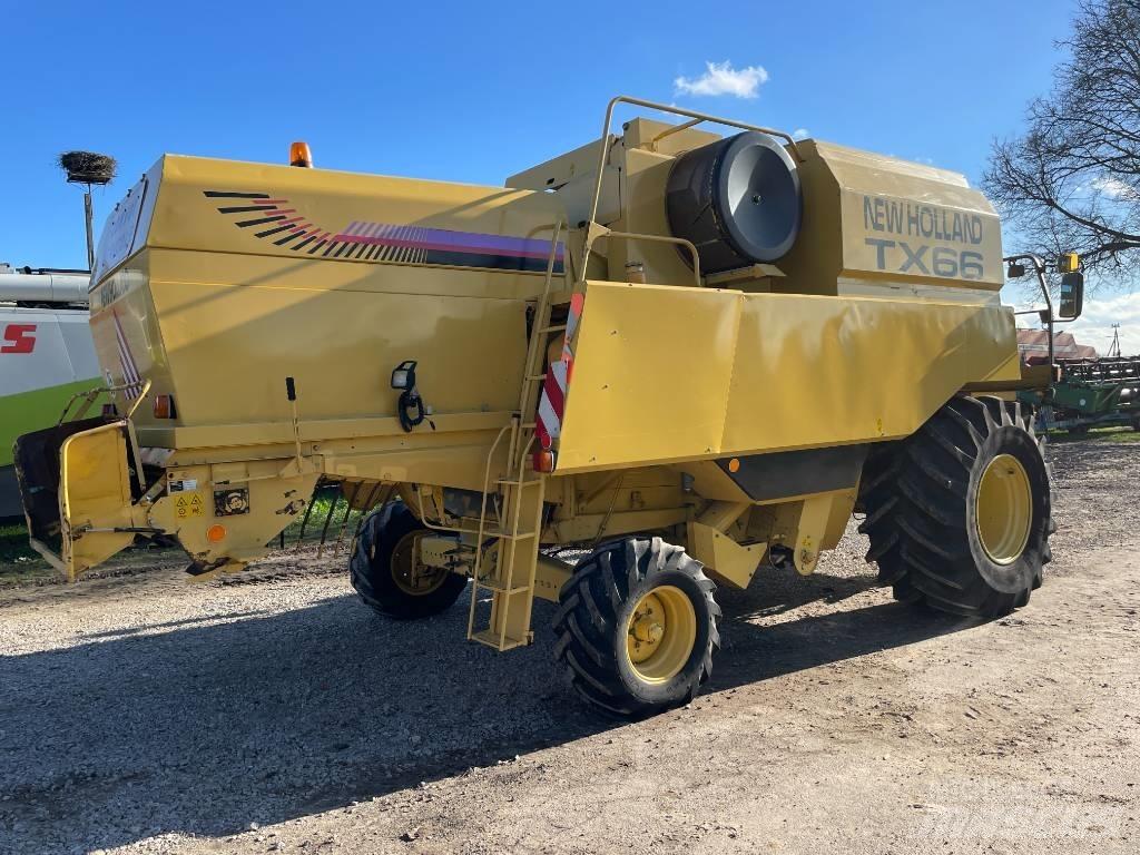 New Holland TX 66 Moissonneuse batteuse