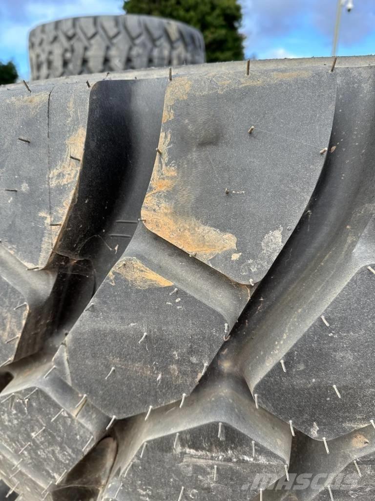  ROCK RADIAL 23.5R25 Pneus, roues et jantes
