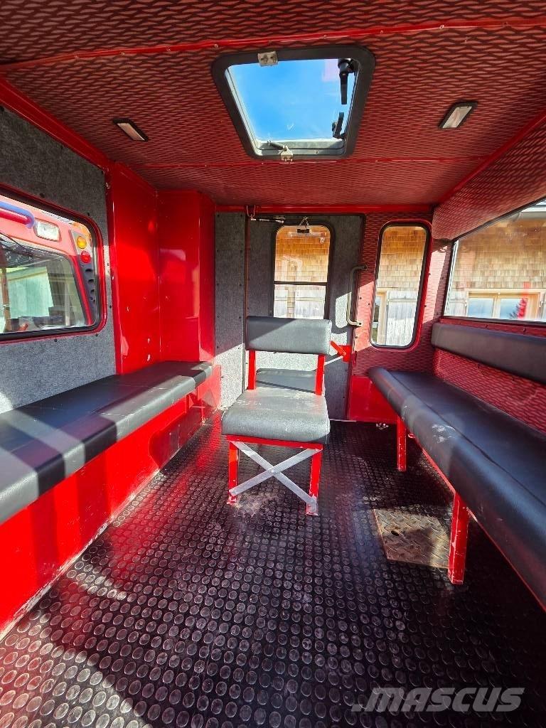  Pistenbully 300 DD Dameuse