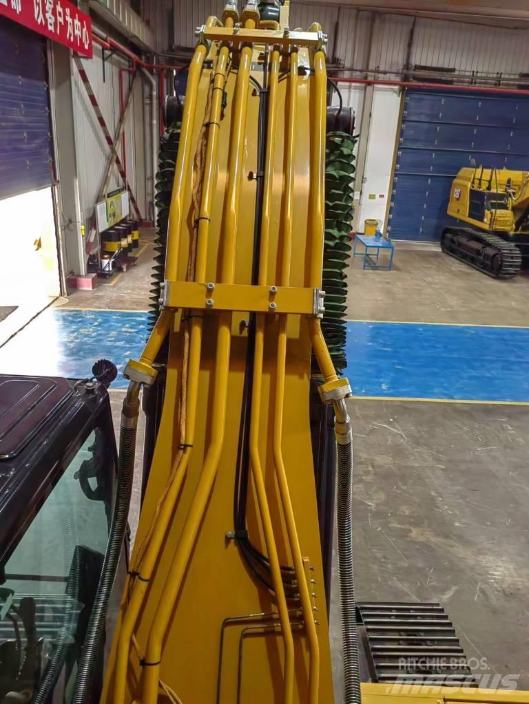 CAT 2021 CAT 330 Pelle sur pneus