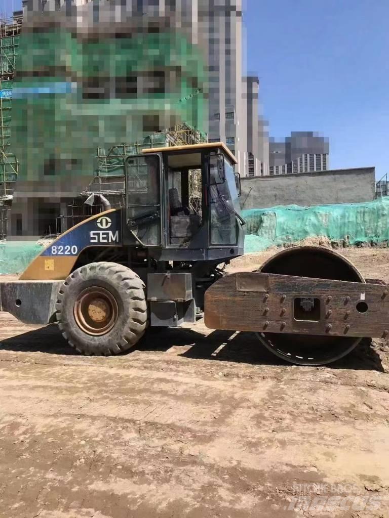 SEM 8220 road roller Rouleaux monocylindre