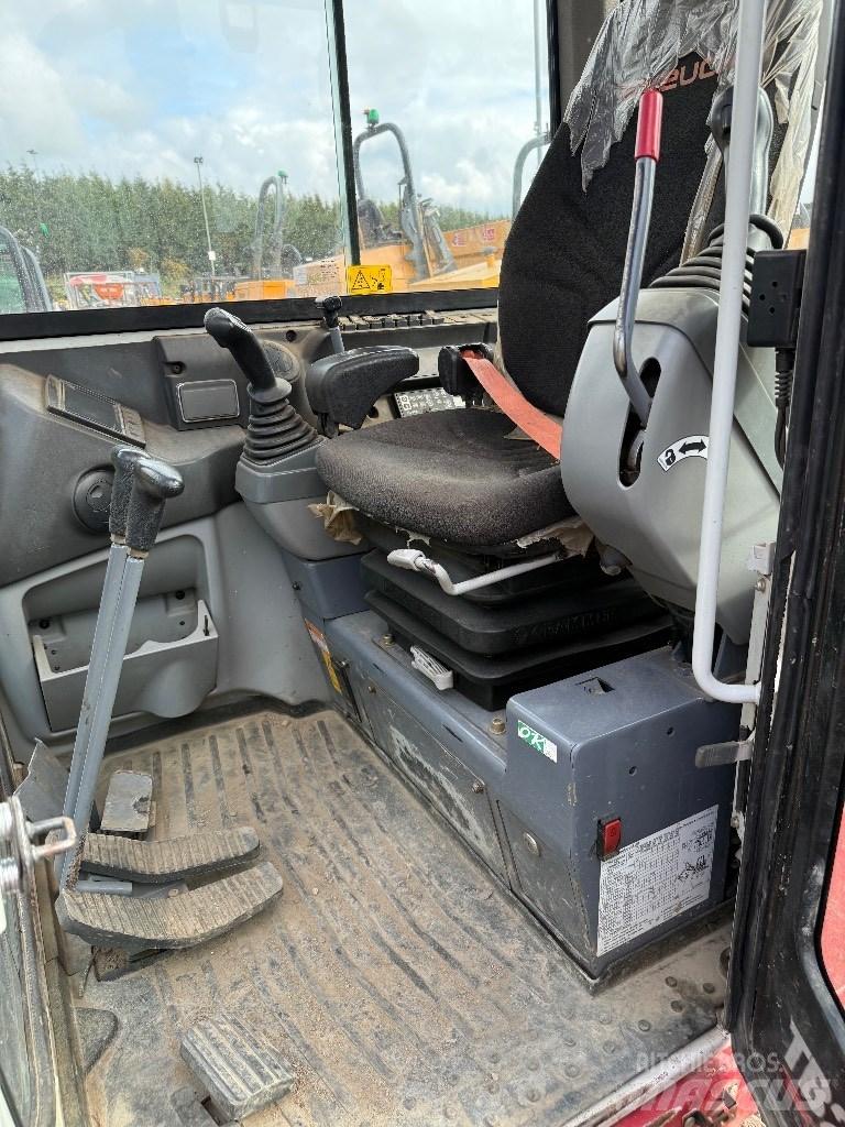 Takeuchi TB 230 Mini pelle < 7t