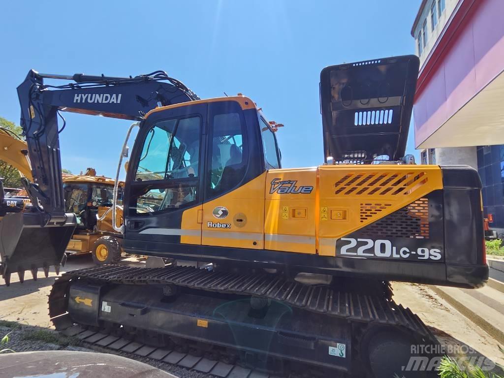 Hyundai Robex 220 LC Pelle sur chenilles