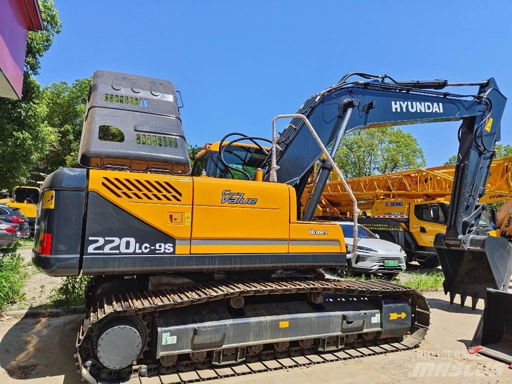 Hyundai Robex 220 LC Pelle sur chenilles