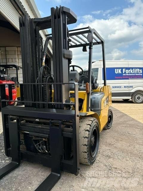CAT DP 35 N Chariots diesel
