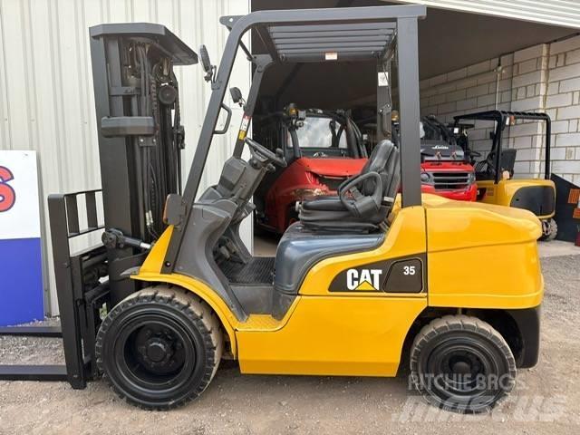 CAT DP 35 N Chariots diesel