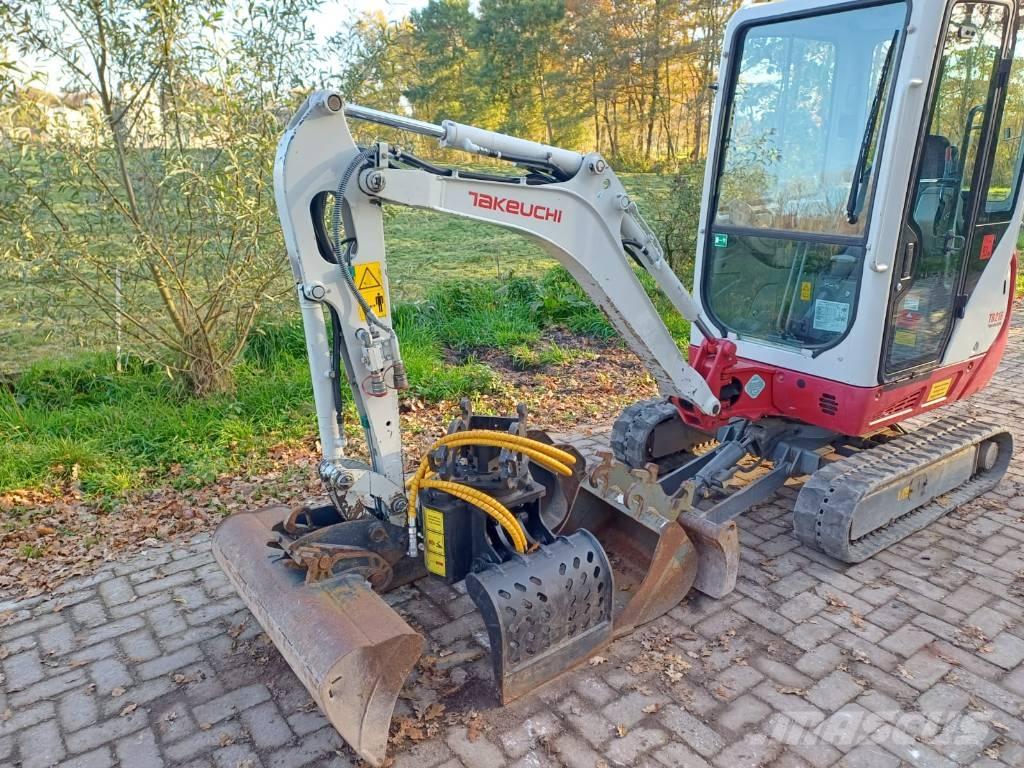 Takeuchi TB 216 Mini pelle < 7t