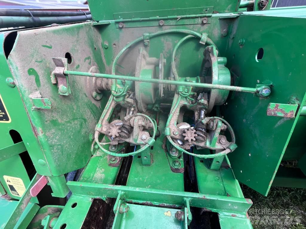 John Deere 359 Presse cubique