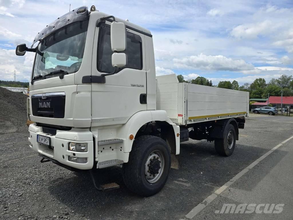 MAN 13.250 / 4x4 Camion Fourgon