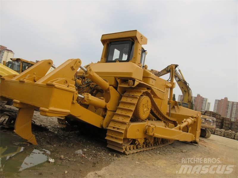 CAT D 10 Bouteurs sur chenilles