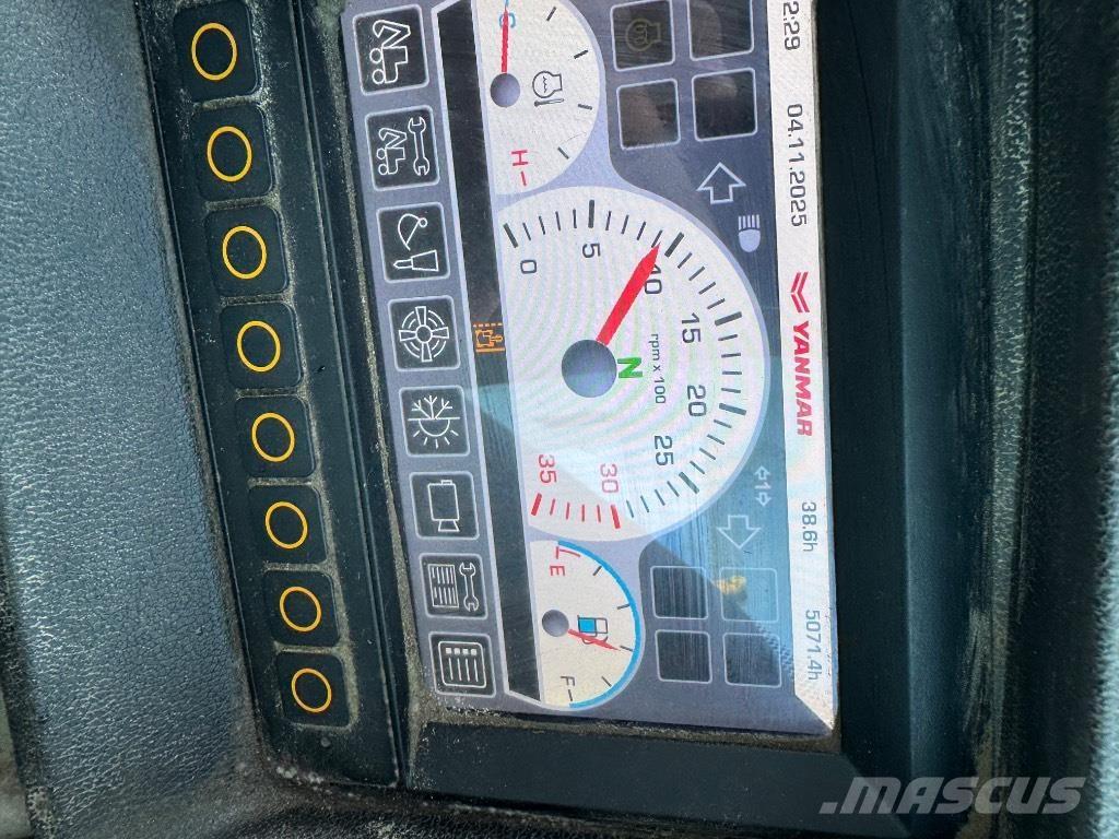 Yanmar B95W (40810) Pelle sur pneus