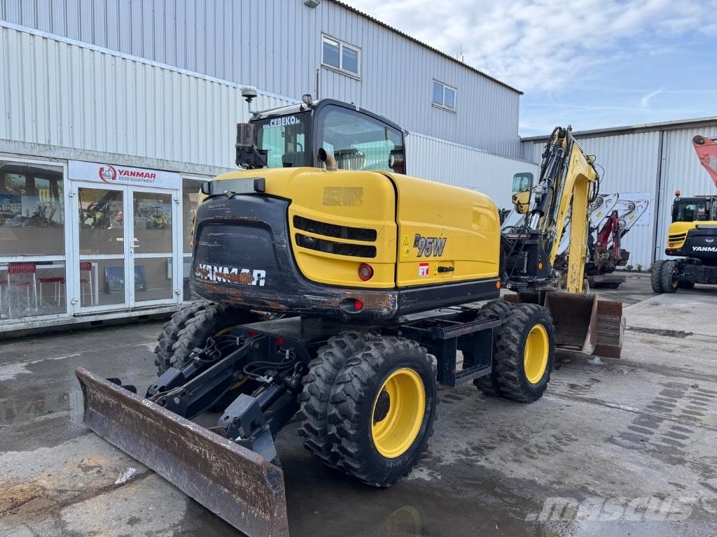 Yanmar B95W (40810) Pelle sur pneus