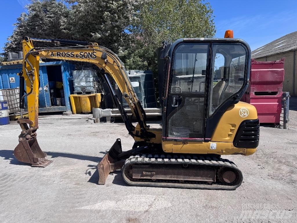 CAT 302.5 Mini pelle < 7t