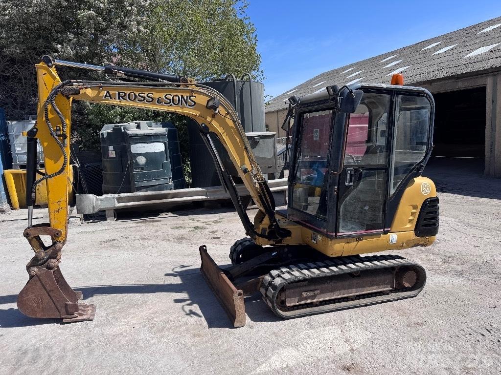 CAT 302.5 Mini pelle < 7t