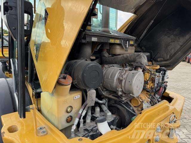 CAT 908 Chargeuse sur pneus