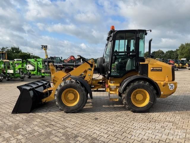 CAT 908 Chargeuse sur pneus