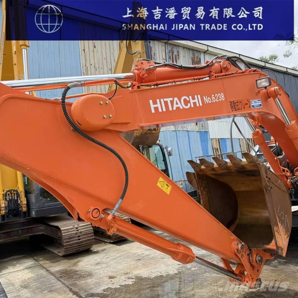 Hitachi ZX 135 Pelle sur chenilles