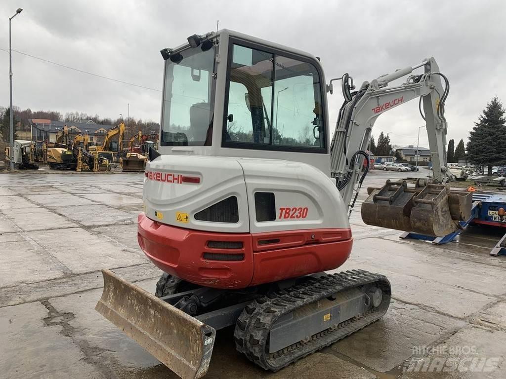 Takeuchi TB230 V3 Mini pelle < 7t