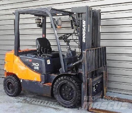 Doosan D30 S-5 Chariots diesel