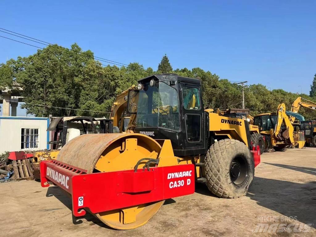 Dynapac CA 30 D Rouleaux monocylindre