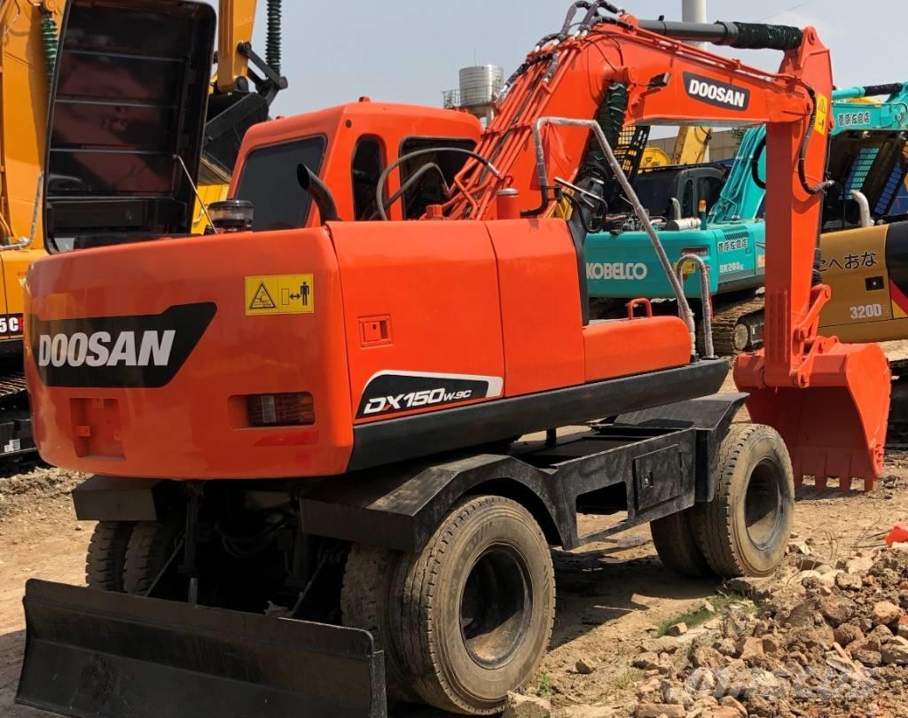 Doosan DX150W Pelle sur pneus