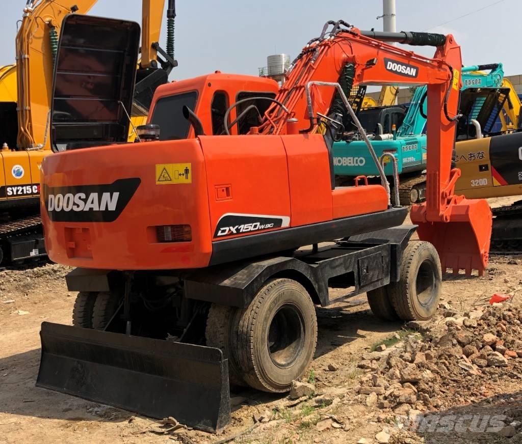 Doosan DX150W Pelle sur pneus