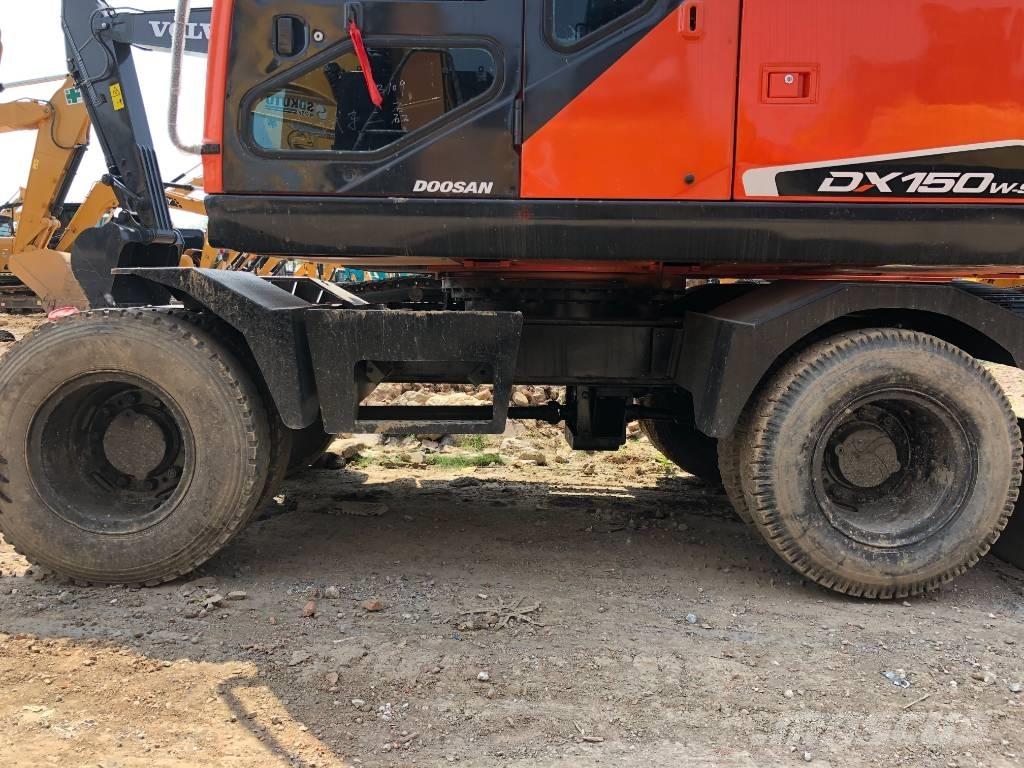 Doosan DX150W Pelle sur pneus