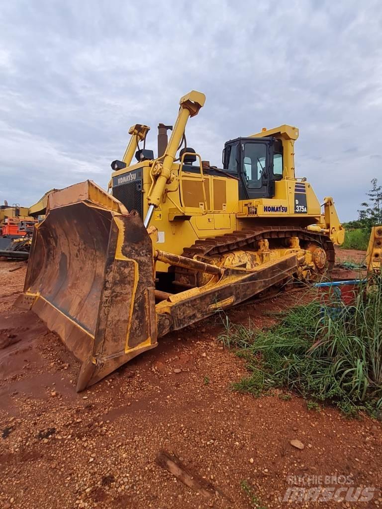 Komatsu D 375 A Bouteurs sur chenilles
