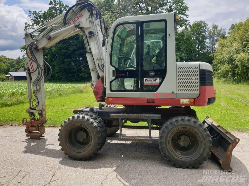 Takeuchi TB175W Pelle sur pneus