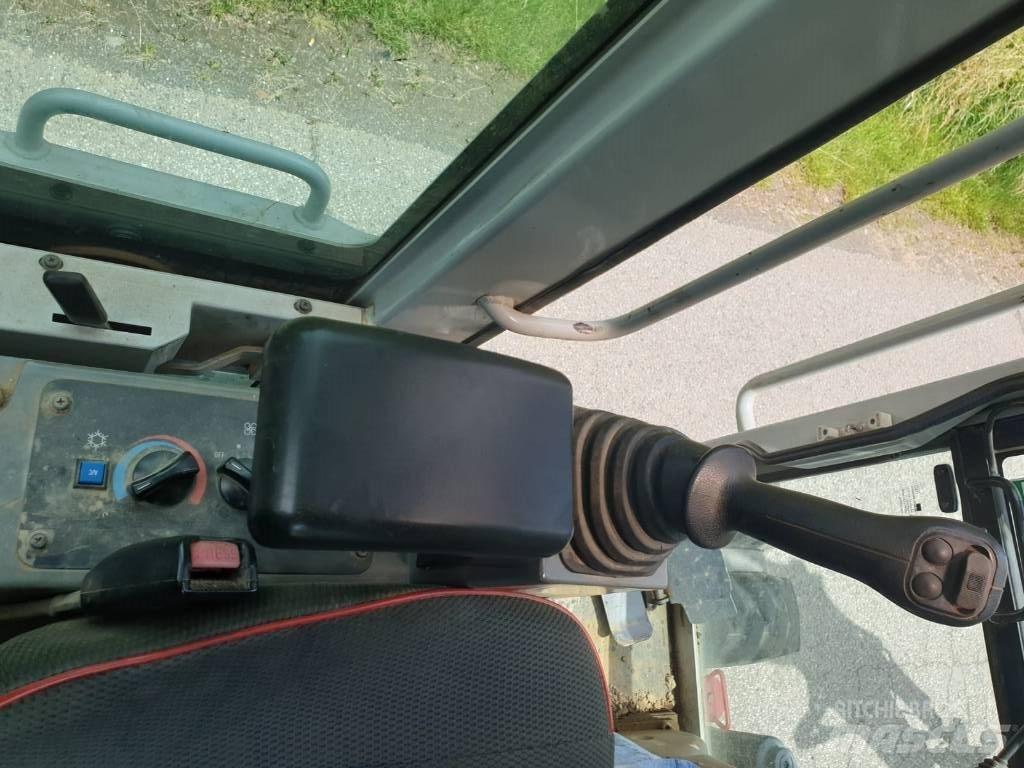Takeuchi TB175W Pelle sur pneus